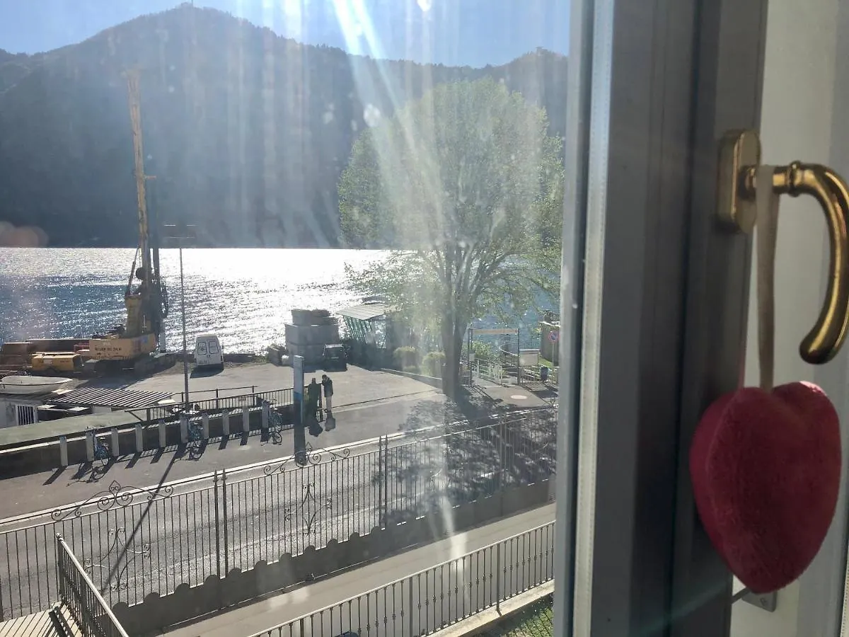 Apartment La Finestra Sul Lago Como Italy